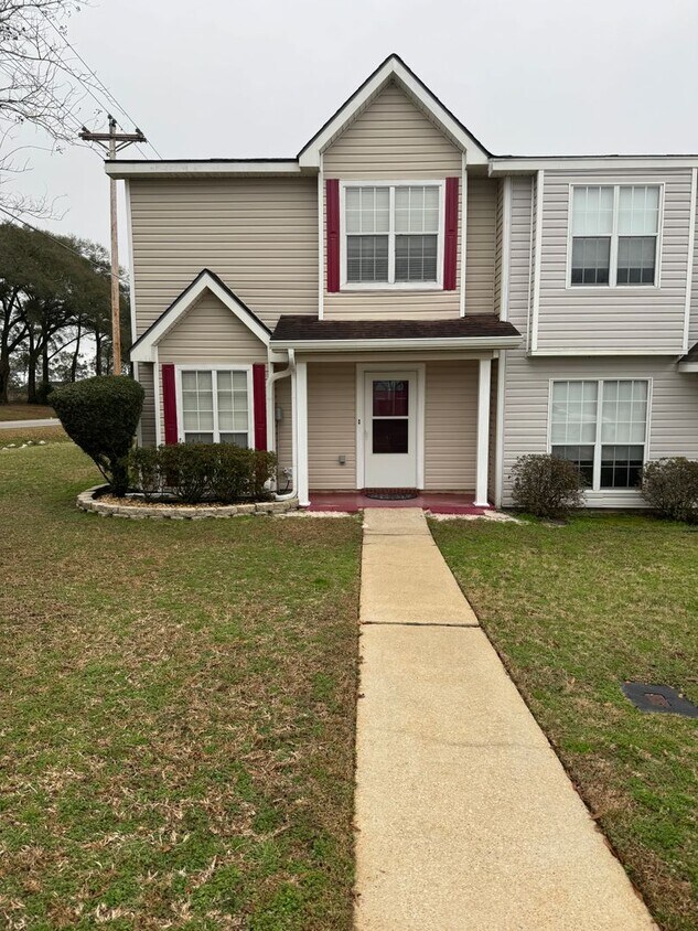120 Palm Dr Unit 120 Palm Drive, Enterprise, AL 36330 Room for Rent