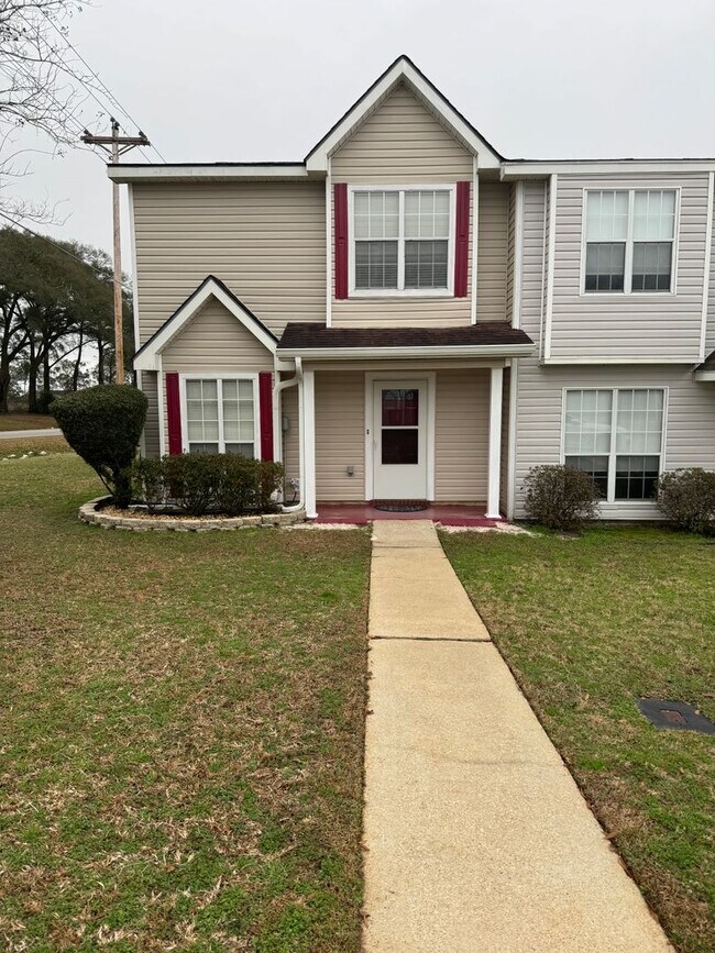 Building Photo - 120 Palm Dr