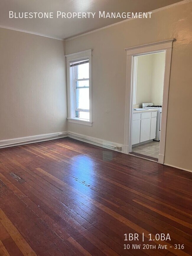 Building Photo - Spacious One Bedroom Apt in Vintage NW Bui...