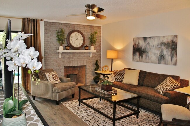 Building Photo - 7805 Renaissance Ct