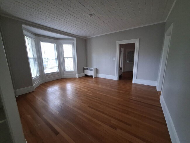 Building Photo - 1934 Elm St