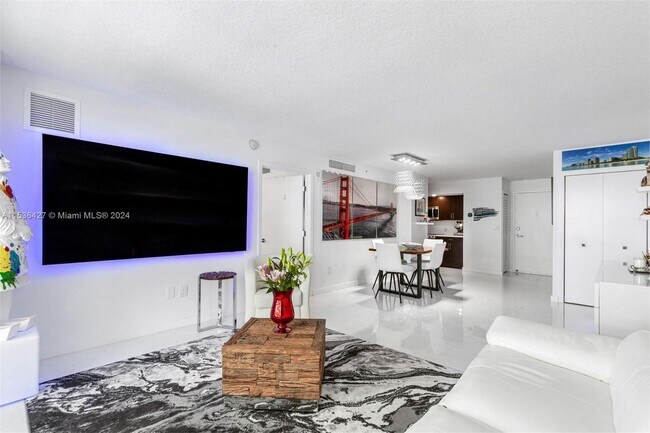 Foto del edificio - 6917 Collins Ave