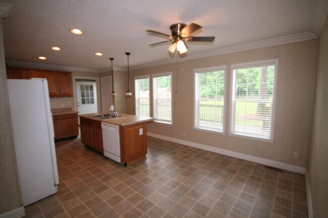 Building Photo - 3 bedroom in Kenly NC 27542
