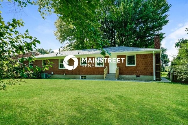 Photo - 3 Bedroom Pet-Friendly Home in LOUISVILLE, KY with Main Street Renewal
