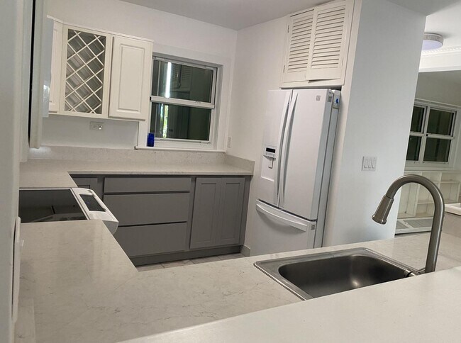 Foto del edificio - 2601 S Roosevelt Blvd