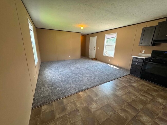 Building Photo - 48581 Pineview Dr