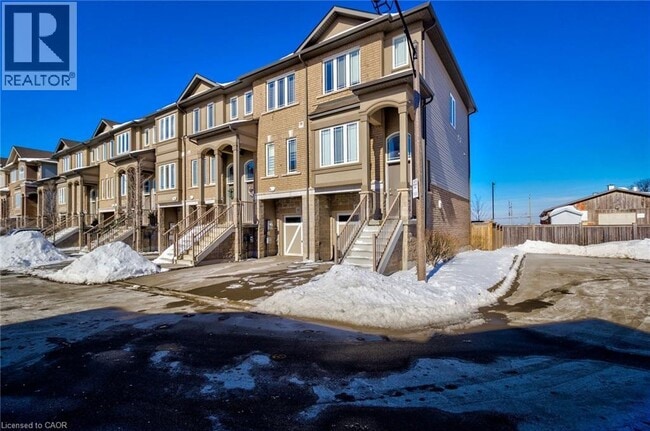 Building Photo - 82 Bloom Cres