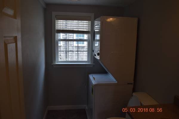 Building Photo - 60 Center St
