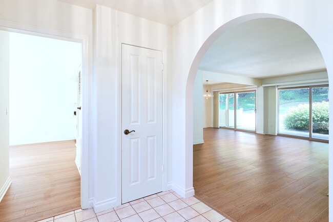 Building Photo - 2787 Lakeridge Ln