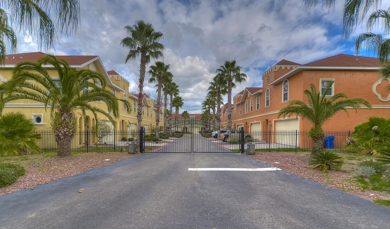 8007 Sheldon Rd, Town 'n' Country, FL 33615 Townhome Rentals in Town