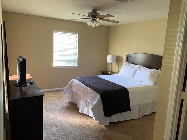 Foto del edificio - Summer West Apartments