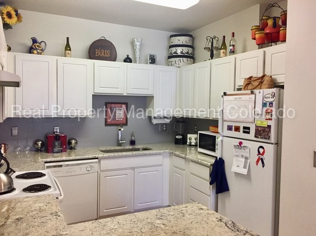 Building Photo - Gorgeous Condo in Stone Canyon