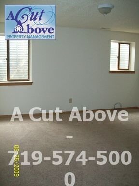 Building Photo - 3 Bedroom Townhouse with Garage