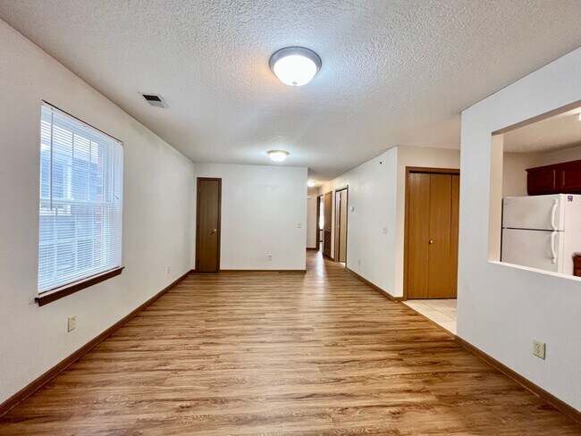 Foto del edificio - Pre-Leasing for 26/27 School Year