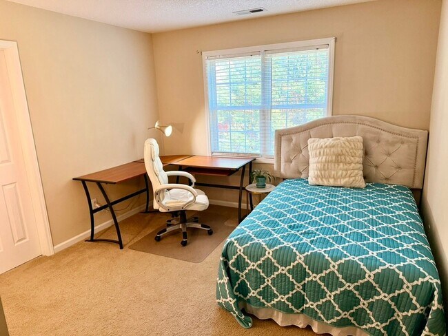 Foto del edificio - 2605 Farlow Gap Ln