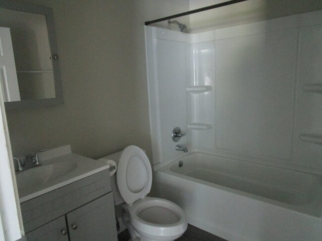 Building Photo - 22 Buttercup St