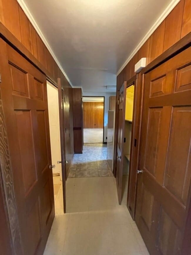 Building Photo - Beautiful Private 1 Bedroom 2 Bathroom Home!
