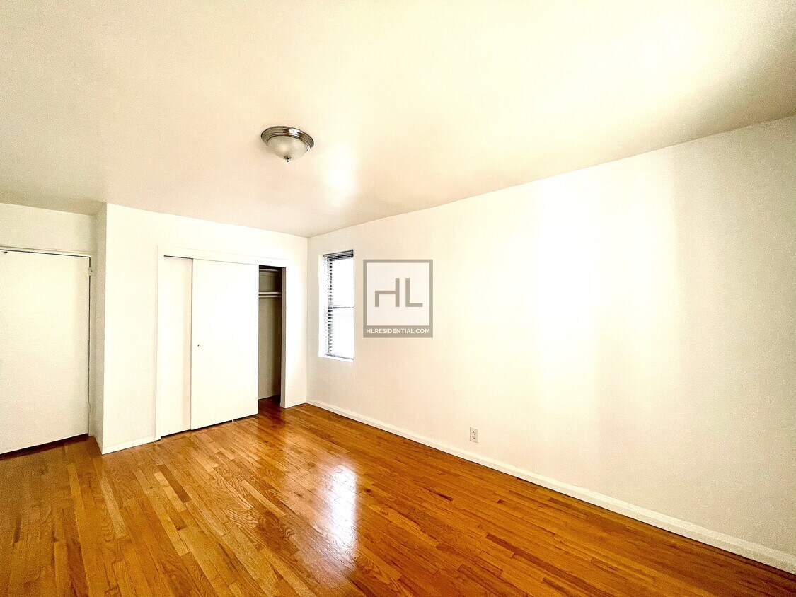 Foto del edificio - Converted 2 bedroom at EAST 56 STREET