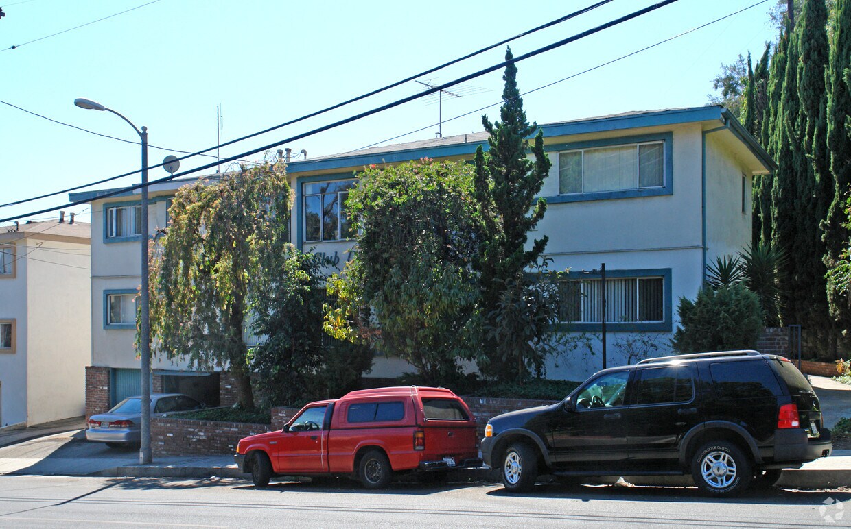 Building Photo - 3401 Club Dr