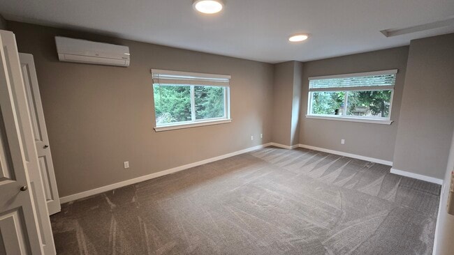 Building Photo - 418 N 4th Ave SW