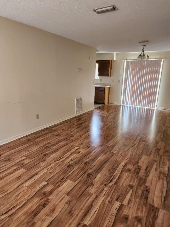 Foto del edificio - 1014 NW Lake City Ave