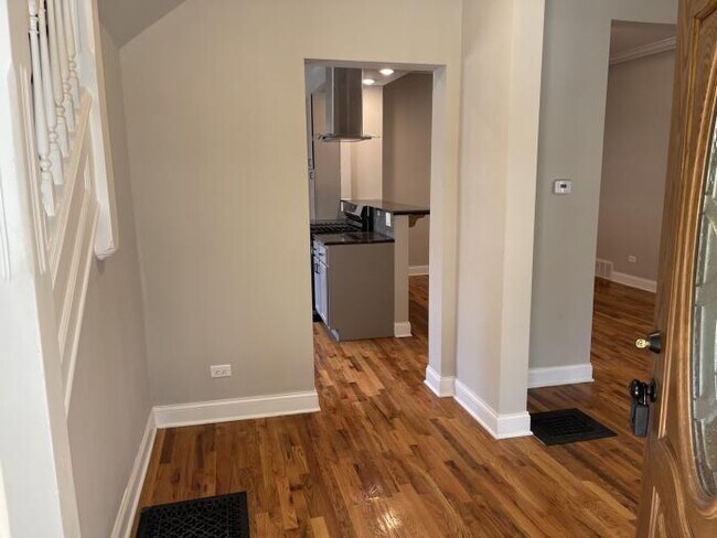 Building Photo - 2 bedroom in Maywood IL 60153