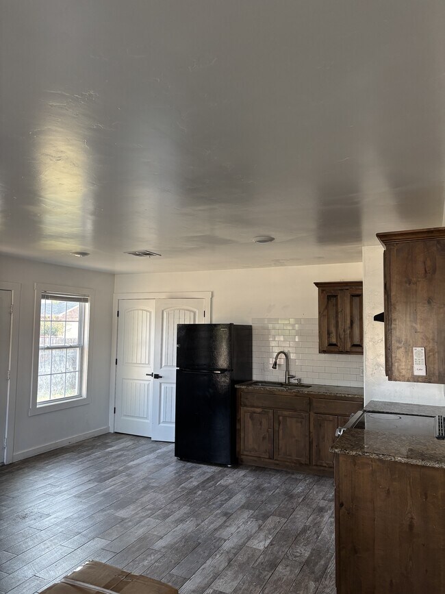 Building Photo - 901 Quail Run Rd