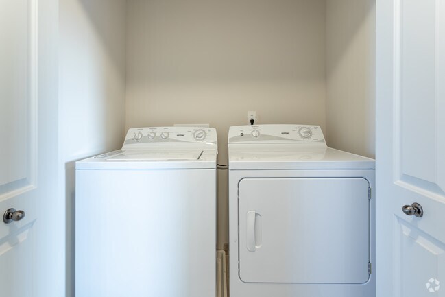 3 habitaciones, 2.5 baños - 1458 pies cuadrados - Armario de lavandería - Blue Heron Pointe