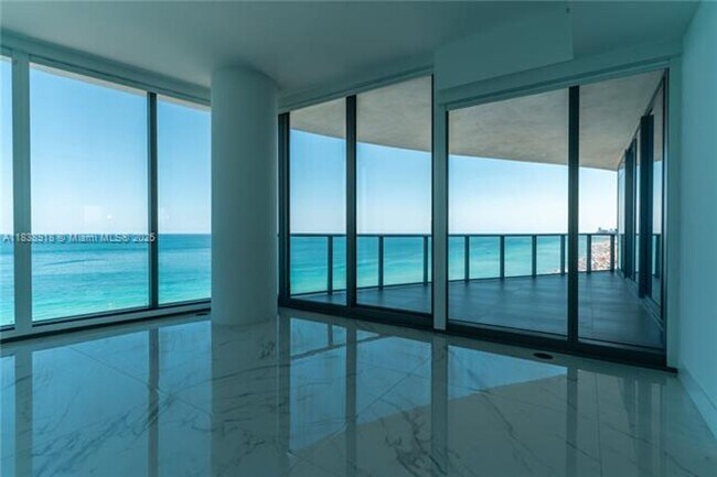 Building Photo - 15701 Collins Ave