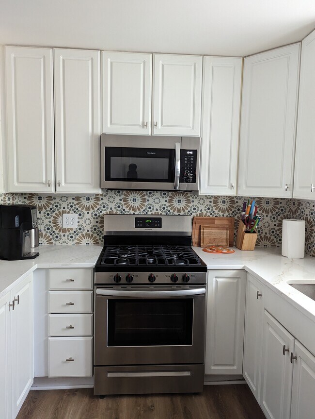 Kitchen - 9011 Manchester Rd