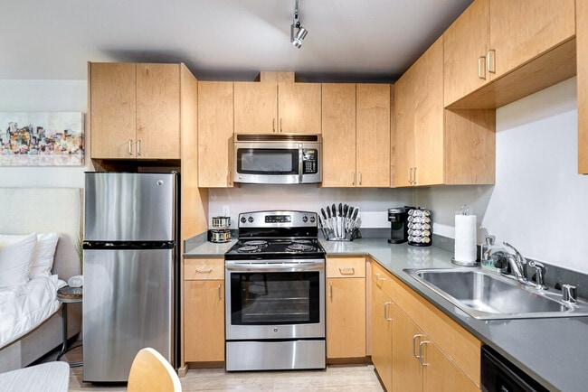 Building Photo - 2820 17th Ave S