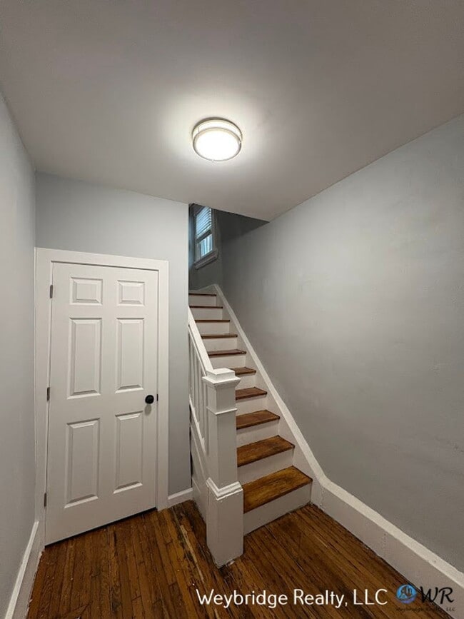 Building Photo - 923 Rogers Pl