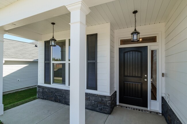 Building Photo - 8132-8132 Snelling Dr