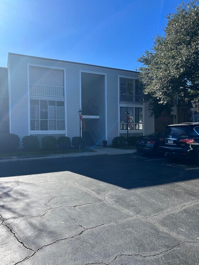 327 Laurens St SW Unit E2, Aiken, SC 29801 Condo for Rent in Aiken