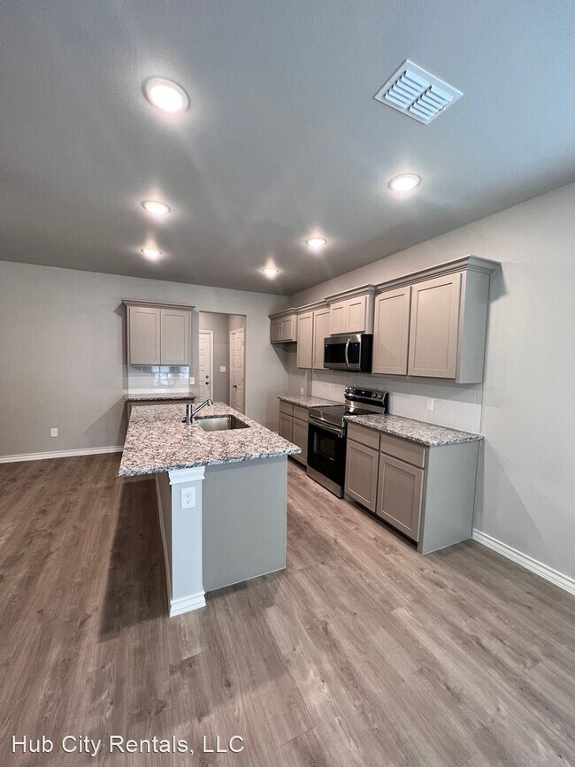 Foto del edificio - 4 br, 2 bath House - 7737 96th St