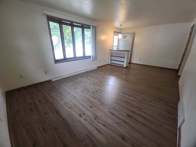 Foto del edificio - 1225-1227 Primrose Lane