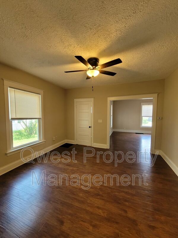 Foto del edificio - 932 Crescent St NE