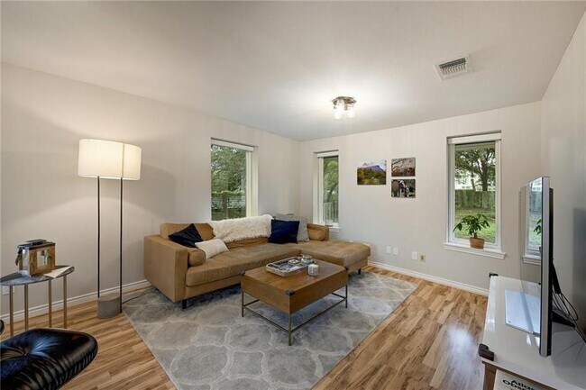 Building Photo - 9405 Caracas Dr