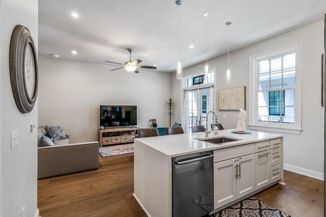 Photo - 731 St Charles Ave Apartment