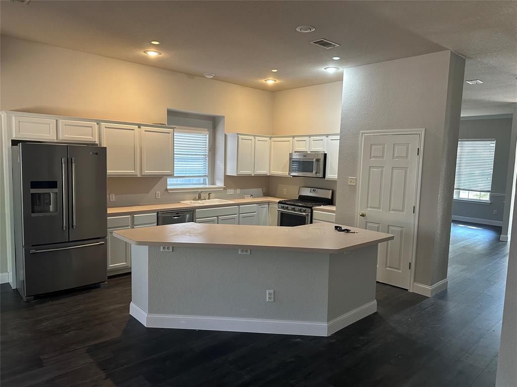 Foto principal - 124 Saturnia Dr