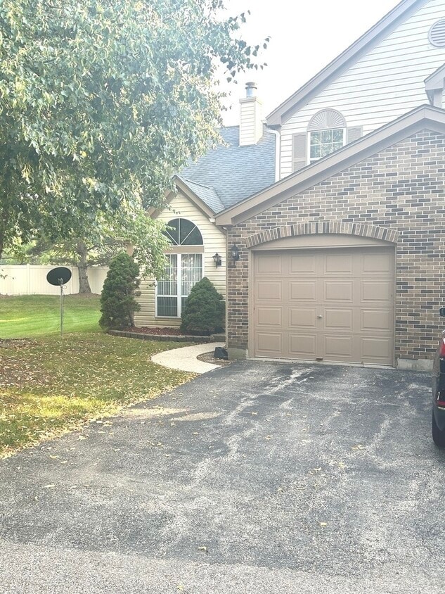 Primary Photo - 30 Lancaster Cir