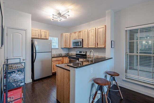 Foto del edificio - 6810 Deatonhill Dr