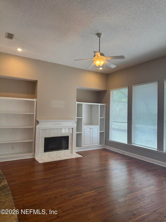 Building Photo - 337 S Mill View Way