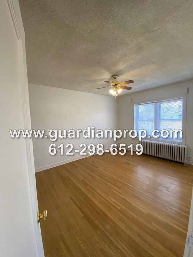 Building Photo - 54 S Chatsworth St