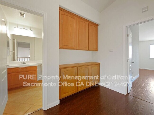 Building Photo - 2011 Misty Meadow Dr