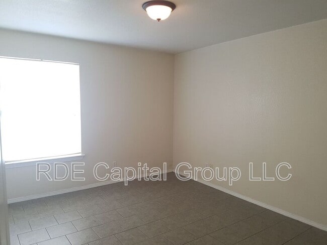 Building Photo - 311 S Blue Jay Ct