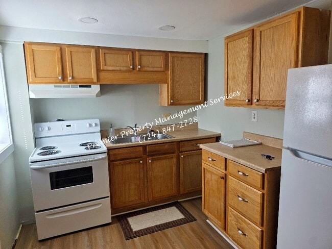 Building Photo - 916 3rd Ave