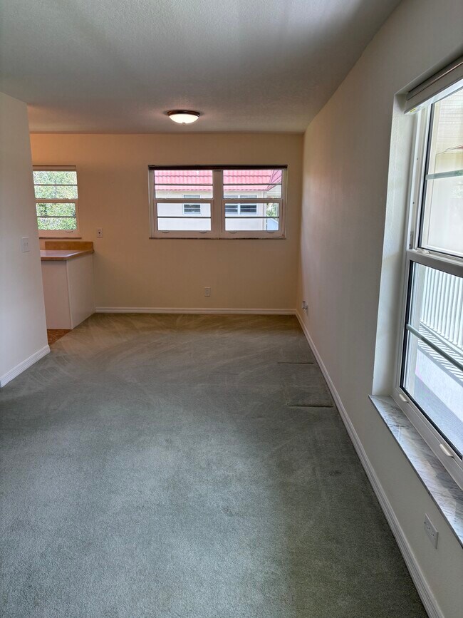 Building Photo - 31 Pine Arbor Ln