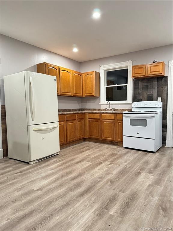 169 Oak St, Manchester, CT 06040 Room for Rent in Manchester, CT