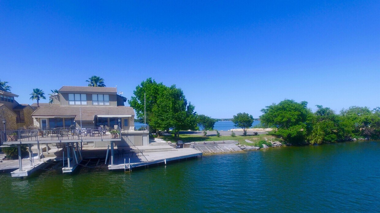 533 Lighthouse Dr Unit 3, Horseshoe Bay, TX 78657 Condo for Rent in